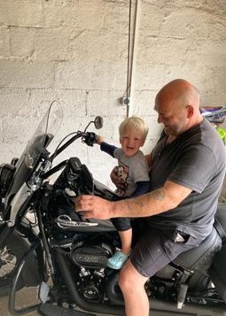 Enno Kramer ist auch Familienmensch und fährt in seiner Freizeit gerne Motorrad.